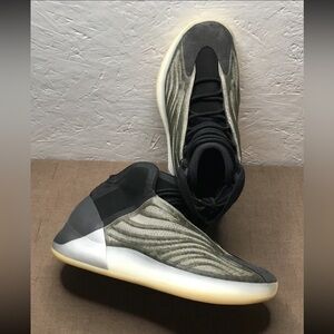 EUC Adidas Yeezy YZY QNTM Barium 2020 Men’s Boost Sneakers Size 11 H68771